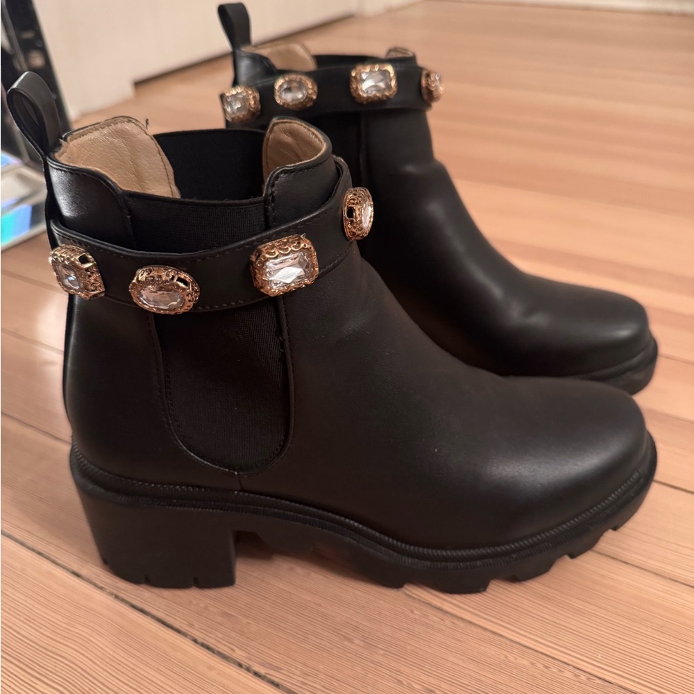 Black Steve Madden lug sole boots